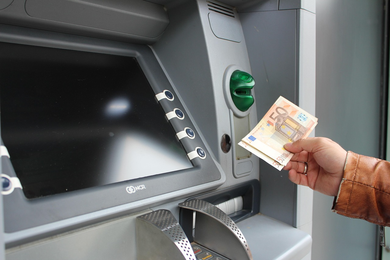 Acuerdo de $167.5M de Visa y Mastercard por Cargos en ATM – Presenta tu Reclamo antes del 10 de Feb 2027